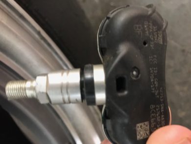TPMS-Sensor-Replacement-390x293 TPMS-Sensor-Replacement-390x293